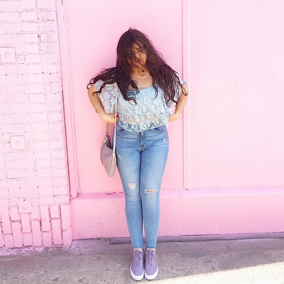 Welcome to my closet 🦋 - Picture 2 of 16